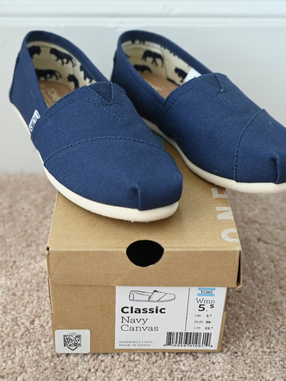 TOMS Alpargatas Navy Blue Canvas NIB